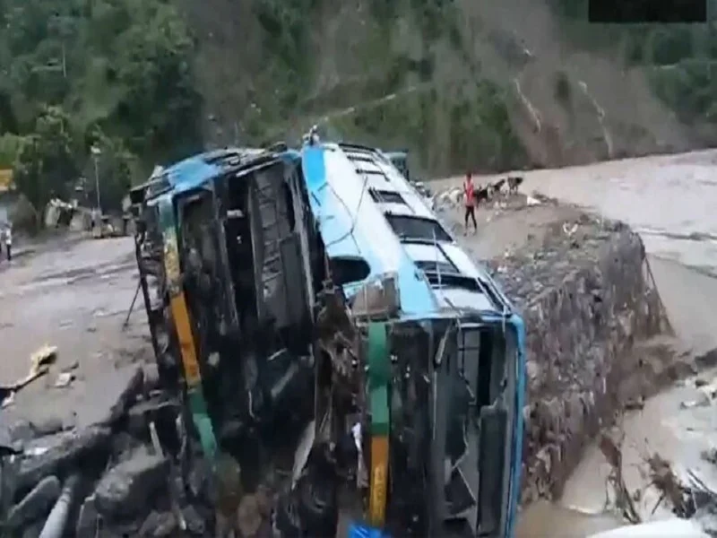 Read more about the article सुबह 5 बजे फटा बादल…! अचानक भयंकर सैलाब से भारी नुकसान